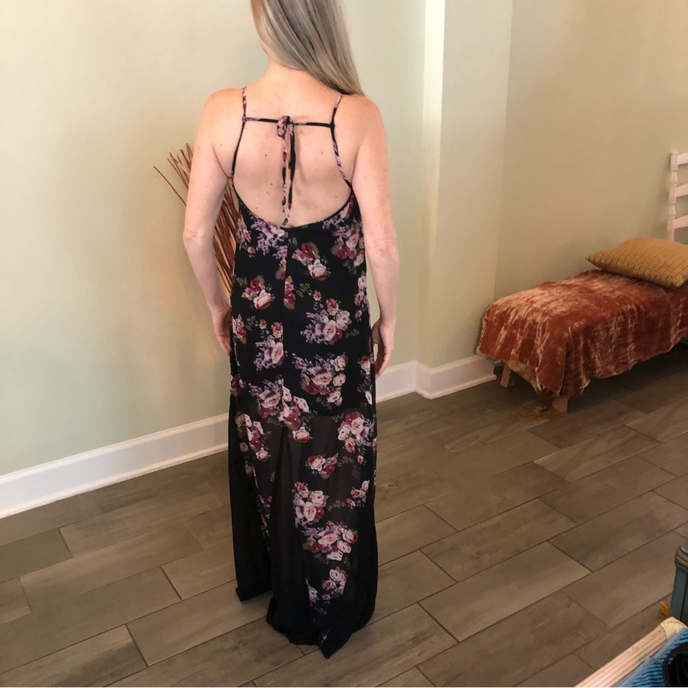 TOBI Floral maxi dress w/ black sheer panels on bottom. tie back Xs NWTS